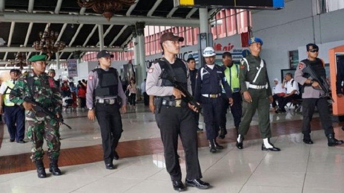 Jakarta protest against governor `blasphemy` draws thousands